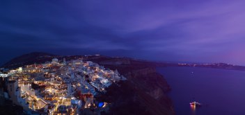 Nočná Fira na Santorini