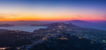 Ostrov Santorini z vyhliadky Profitis Ilias