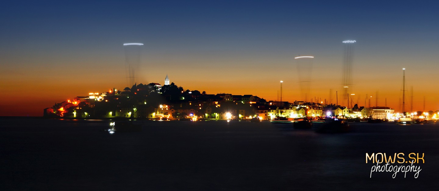 Nočný pohľad na Primošten
