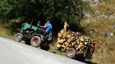 Traktor s drevom