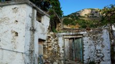 Opustené domy v dedine