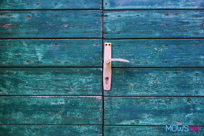 Drevené dvere a klúčka
