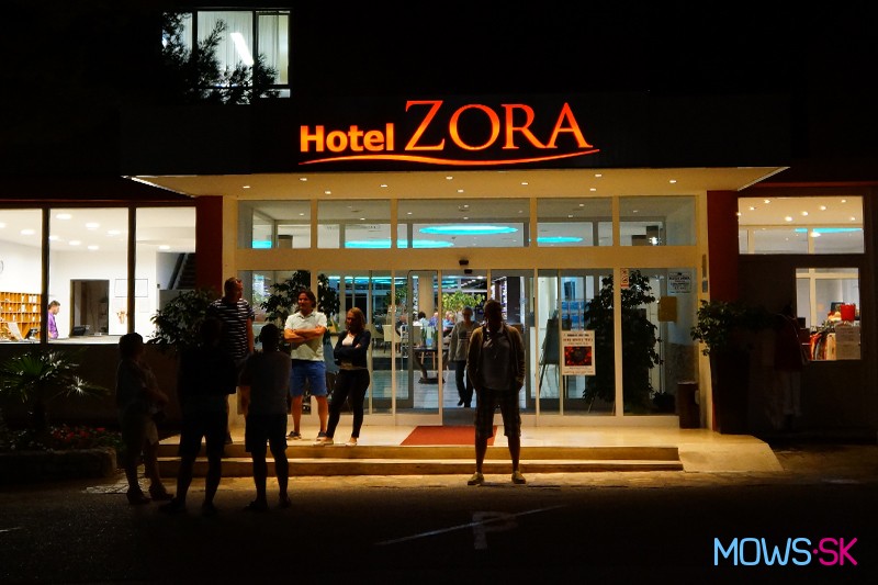 Vstup do Hotela Zora