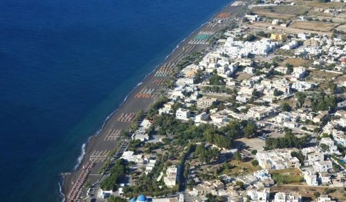 Perissa na Santorini - dovolenka v letovisku len pre nenáročných