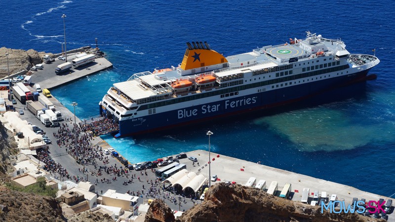Lodný prístav a letisko na Santorini