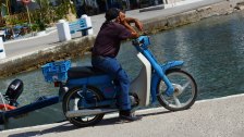 Grék na mopede