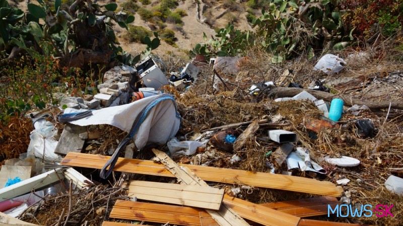 Nelegálne skládky odpadu na ostrove Karpathos