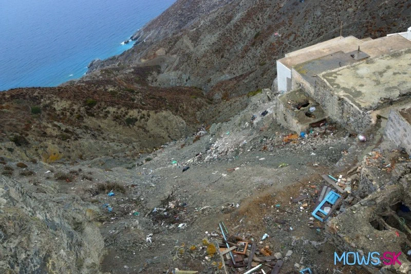 Skládka za dedinou Olympos